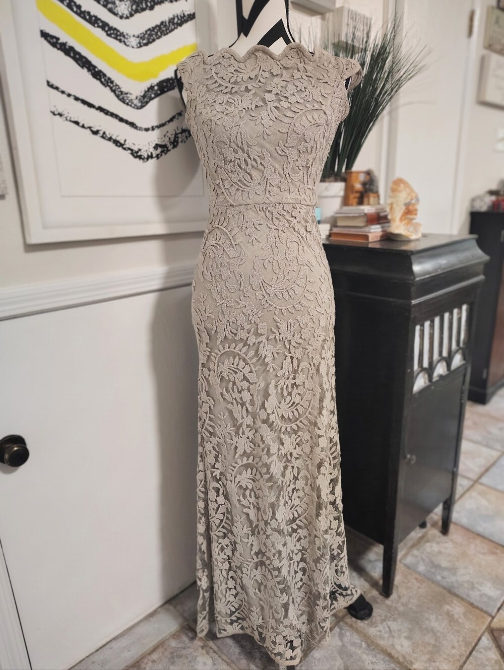 Tadashi Shoji $598 Embroidered Lace Off-Shoulder Evening Gown Women's 4 Taupe - Picture 4 of 10